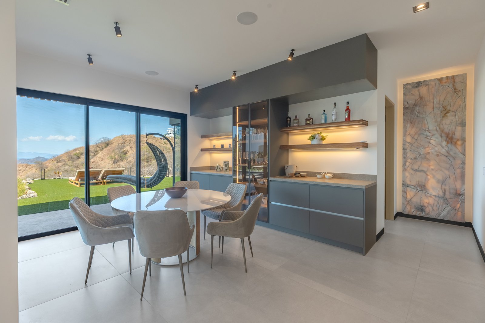 Interior Photo from Villa in Hermosa